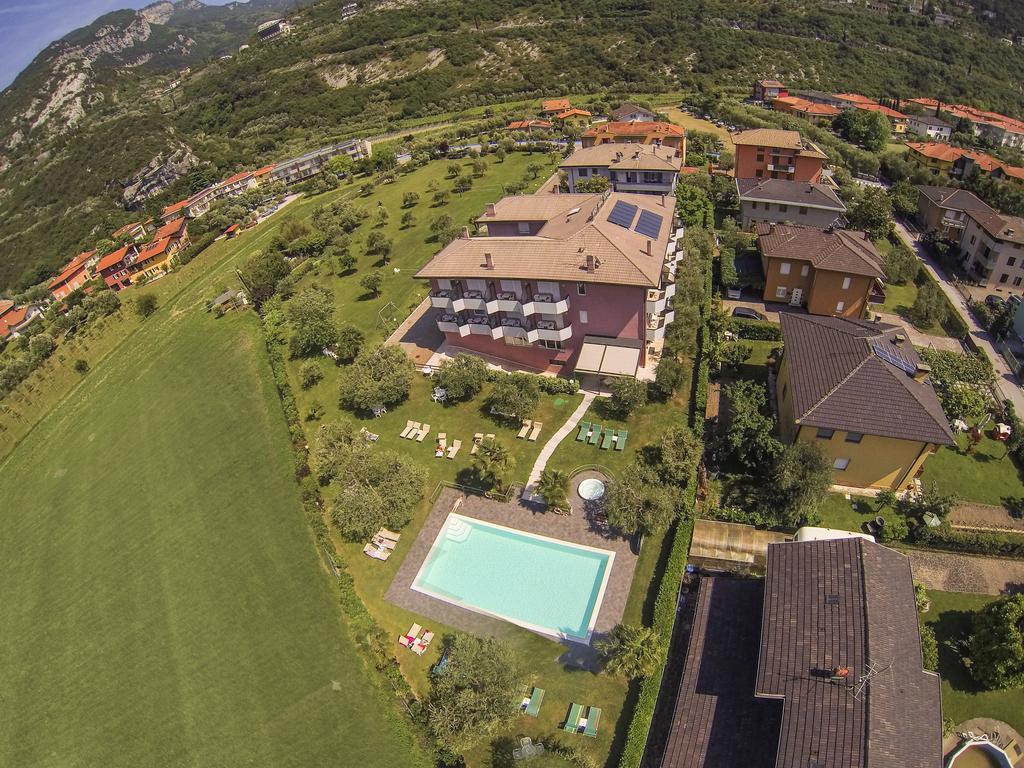 Park Hotel Eden Torbole Sul Garda Екстериор снимка