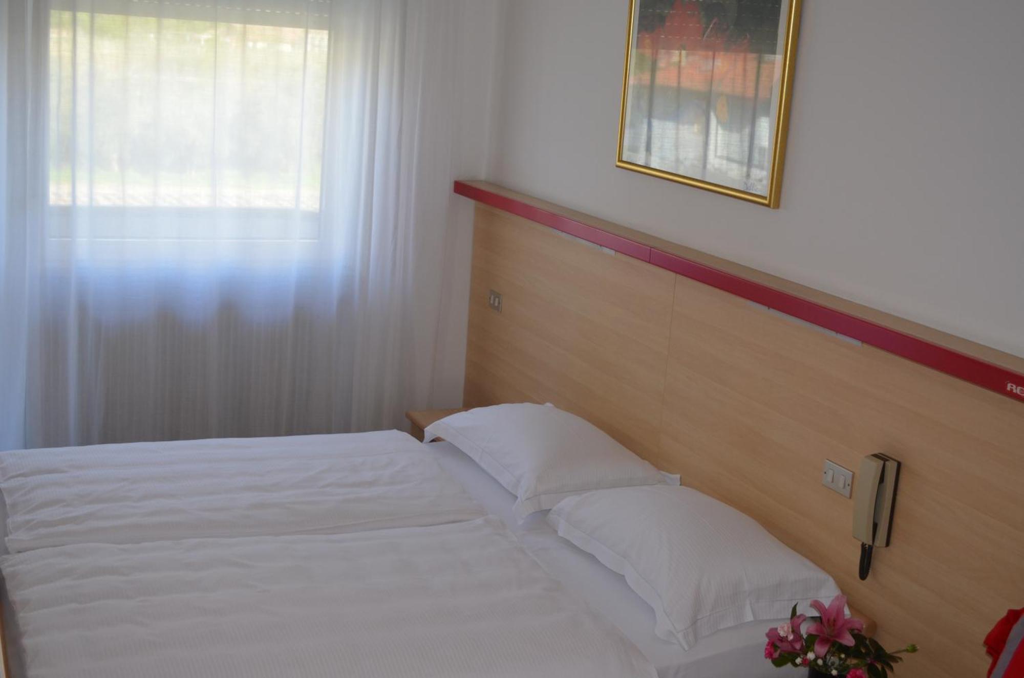 Park Hotel Eden Torbole Sul Garda Стая снимка