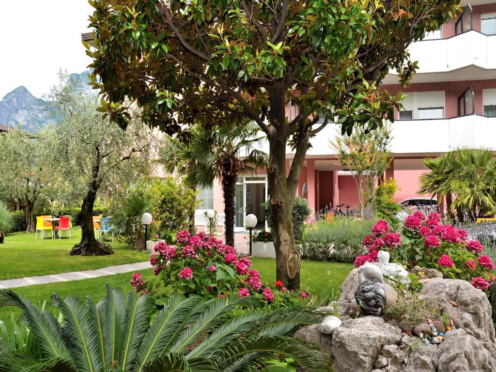 Park Hotel Eden Torbole Sul Garda Екстериор снимка