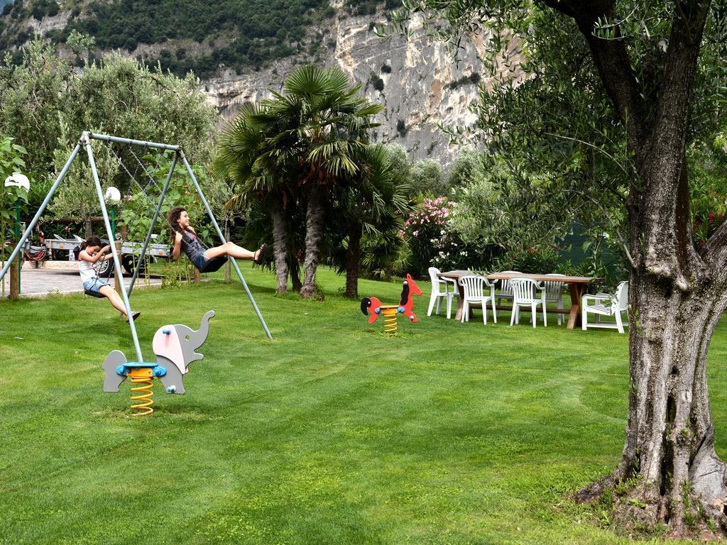 Park Hotel Eden Torbole Sul Garda Екстериор снимка
