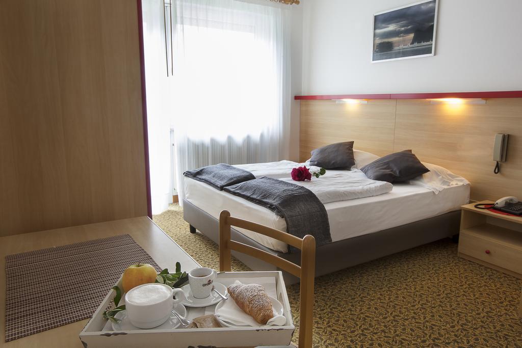 Park Hotel Eden Torbole Sul Garda Екстериор снимка