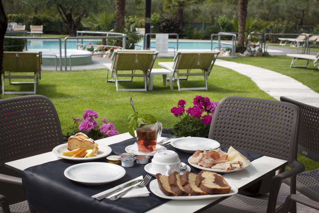 Park Hotel Eden Torbole Sul Garda Екстериор снимка