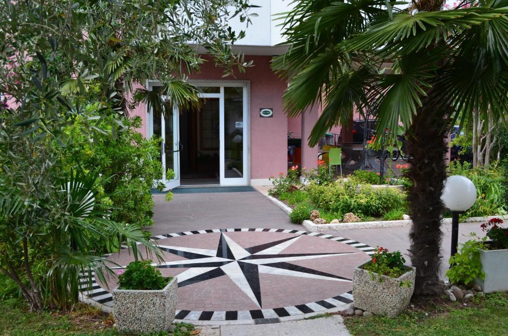 Park Hotel Eden Torbole Sul Garda Екстериор снимка