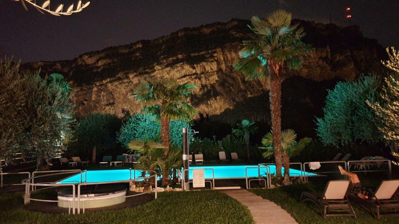 Park Hotel Eden Torbole Sul Garda Екстериор снимка