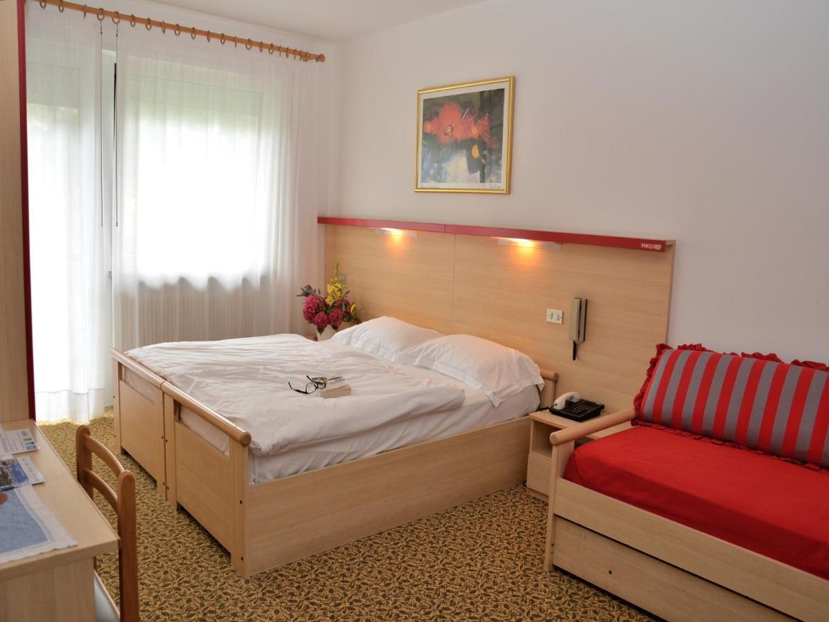 Park Hotel Eden Torbole Sul Garda Стая снимка